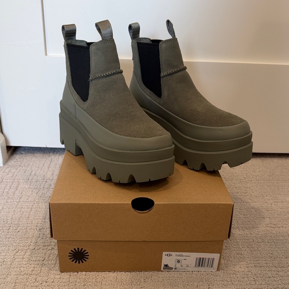 New UGG Chelsea Boots